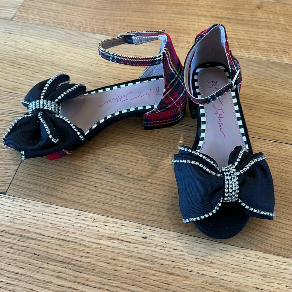 Betsy Johnson Girls Zayle Festive plaid party shoes. EUC. Size 13.